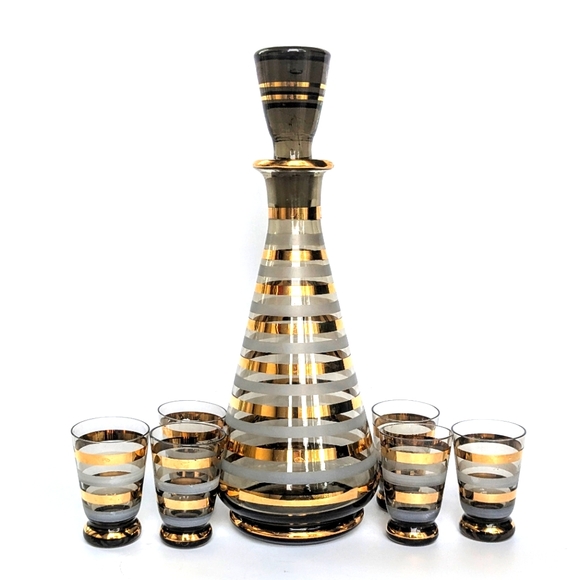 Mid-Century Modern Liquor Decanter with Six Cordial Glasses – Elegant Gold - Picture 1 of 3